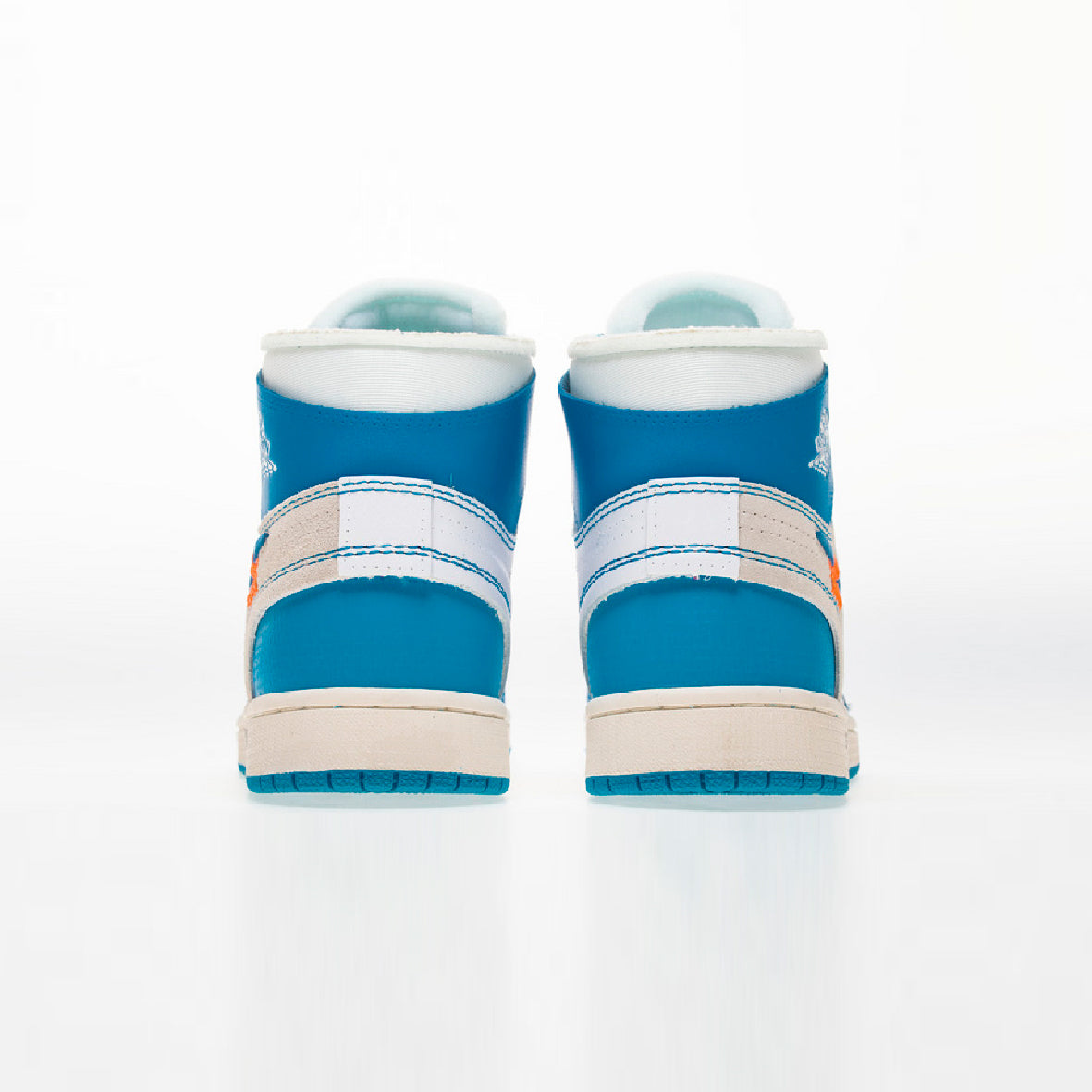 Air Jordan 1 High Off-White University Blue baskets montantes homme et femme en cuir blanc bleu, détail semelle