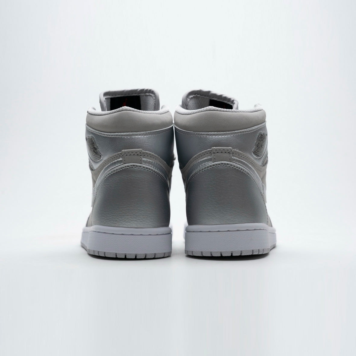 Air Jordan 1 High Japan Neutral Grey baskets montantes homme et femme en daim gris, détail semelle