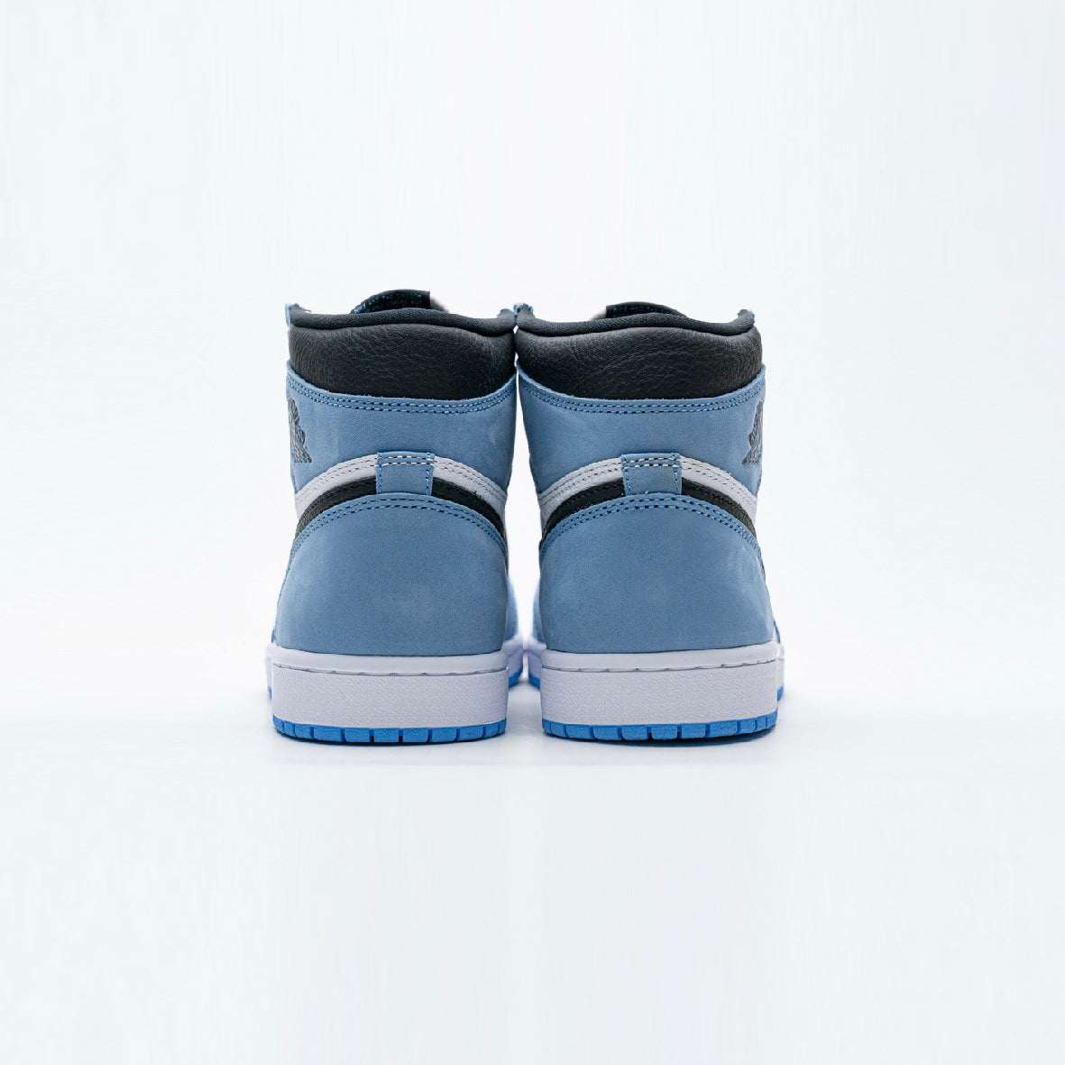 Air Jordan 1 High University Blue baskets montantes homme et femme en daim bleu, détail semelle