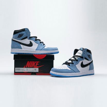 Air Jordan 1 High University Blue baskets montantes homme et femme en daim bleu, vue arrière