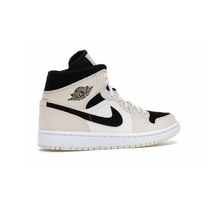 Air Jordan 1 Mid Barely Orange baskets mi-montantes homme et femme en cuir orange, vue de face