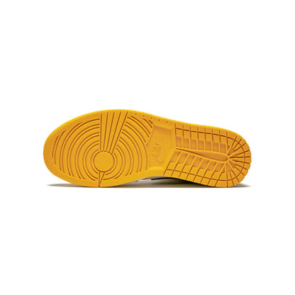 Air Jordan 1 Mid Lakers baskets mi-montantes homme et femme en cuir violet, détail tige