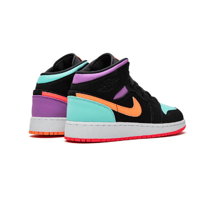 Air Jordan 1 Mid Candy baskets mi-montantes homme et femme en cuir multicolore, détail semelle