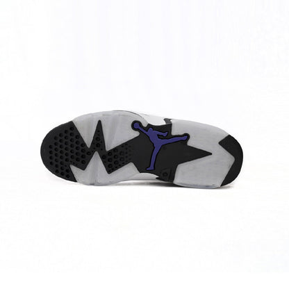 Air Jordan 6 Grayish Purple baskets homme en cuir violet, détail tige