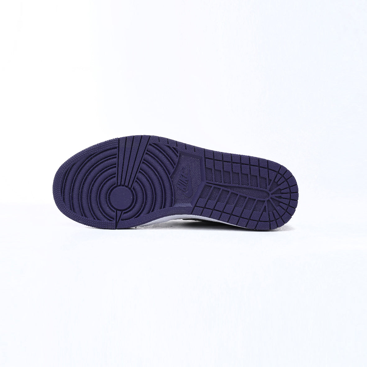 Air Jordan 1 Low Court Purple baskets basses homme et femme en cuir violet, détail tige