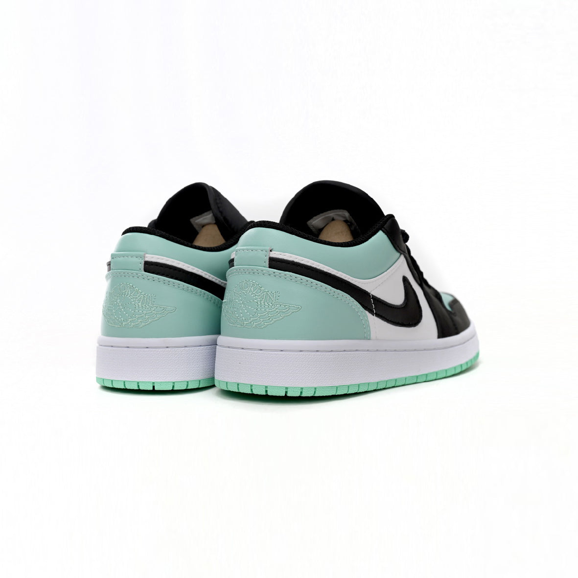 Air Jordan 1 Low Mint Green baskets basses homme et femme en cuir vert, détail semelle
