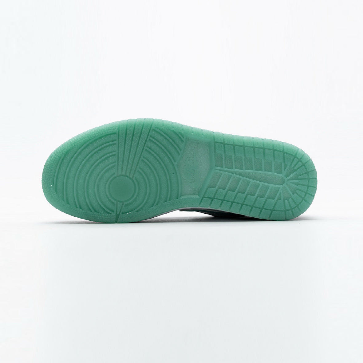 Air Jordan 1 Low Mint Green baskets basses homme et femme en cuir vert, détail tige