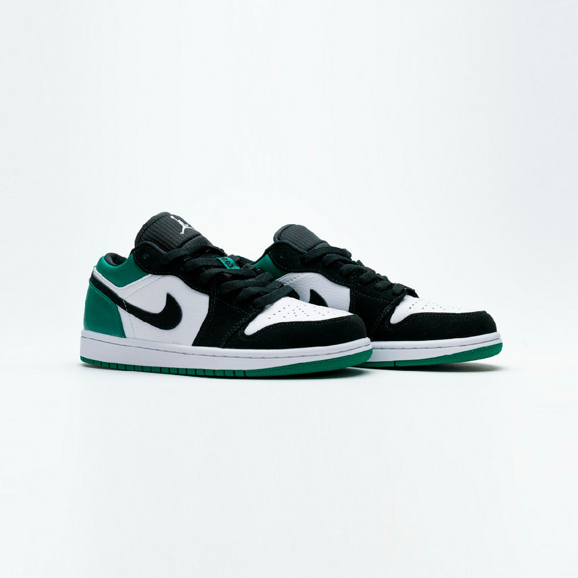 Air Jordan 1 Low Mystic Green baskets basses homme et femme en cuir vert, vue de face