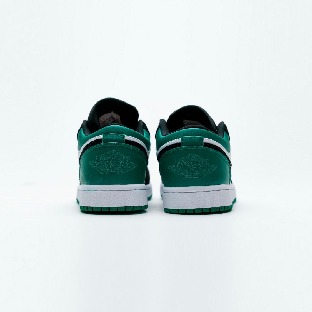 Air Jordan 1 Low Mystic Green baskets basses homme et femme en cuir vert, détail semelle