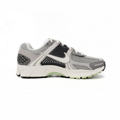 Nike Air Zoom Vomero 5 Cobblestone Flat Pewter Baskets Gris Femme - 1