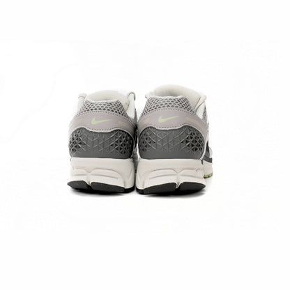 Nike Air Zoom Vomero 5 Cobblestone Flat Pewter Baskets Gris Femme - 3