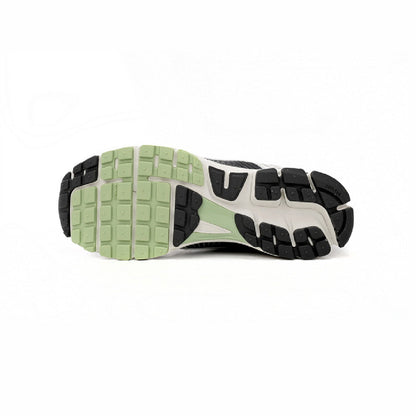 Nike Air Zoom Vomero 5 Cobblestone Flat Pewter Baskets Gris Femme - 5