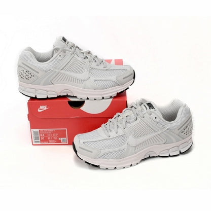 Nike Zoom Vomero 5 Grey White Baskets Gris Blanc Homme Femme - 4