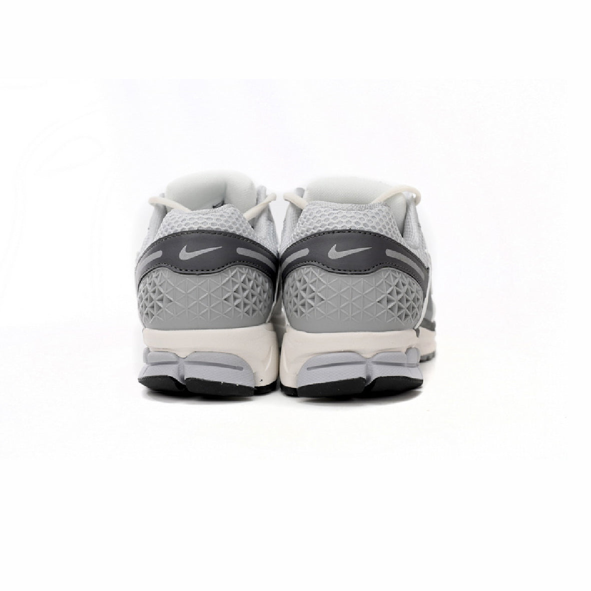 Nike Air Zoom Vomero 5 Grey Baskets Gris Homme Femme - 3
