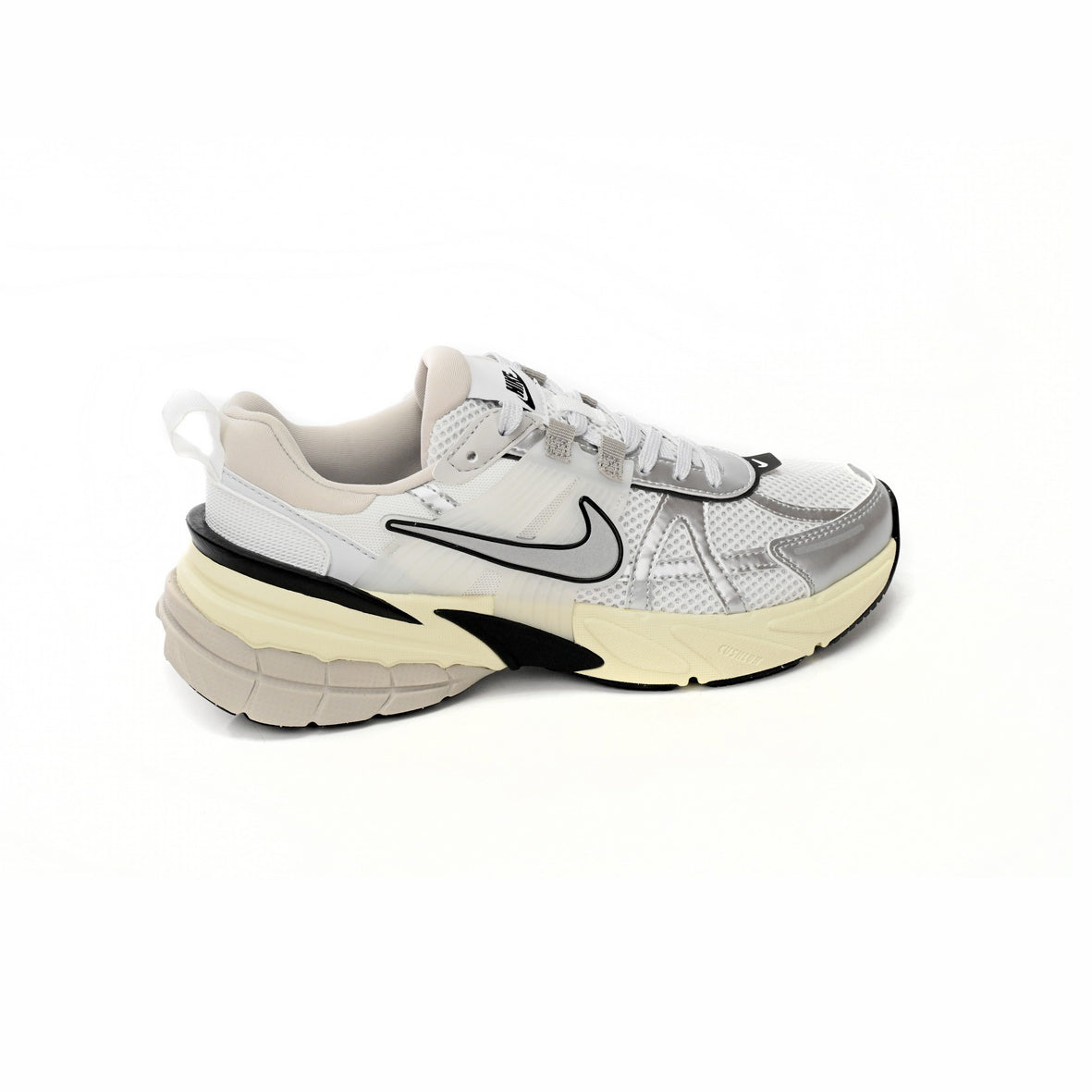 Nike V2K 3XL Summit White and Metallic Silver, Baskets Rétro Running Unisexe – photo 2