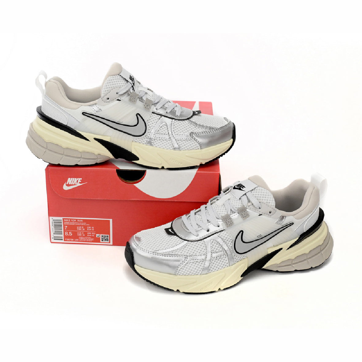 Nike V2K 3XL Summit White and Metallic Silver, Baskets Rétro Running Unisexe – photo 4
