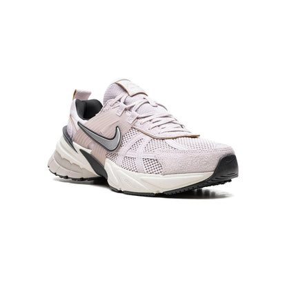 Nike V2K Run Platinum Violet Baskets Gris Violet Homme Femme - 2