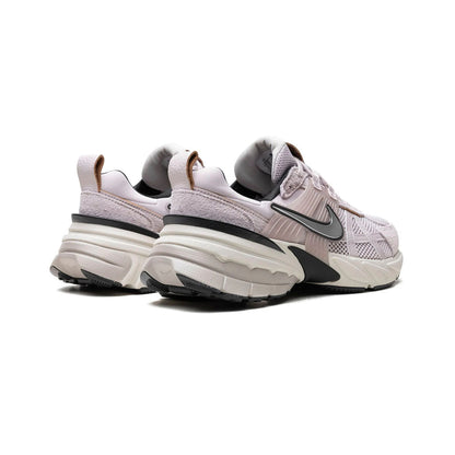 Nike V2K Run Platinum Violet Baskets Gris Violet Homme Femme - 3