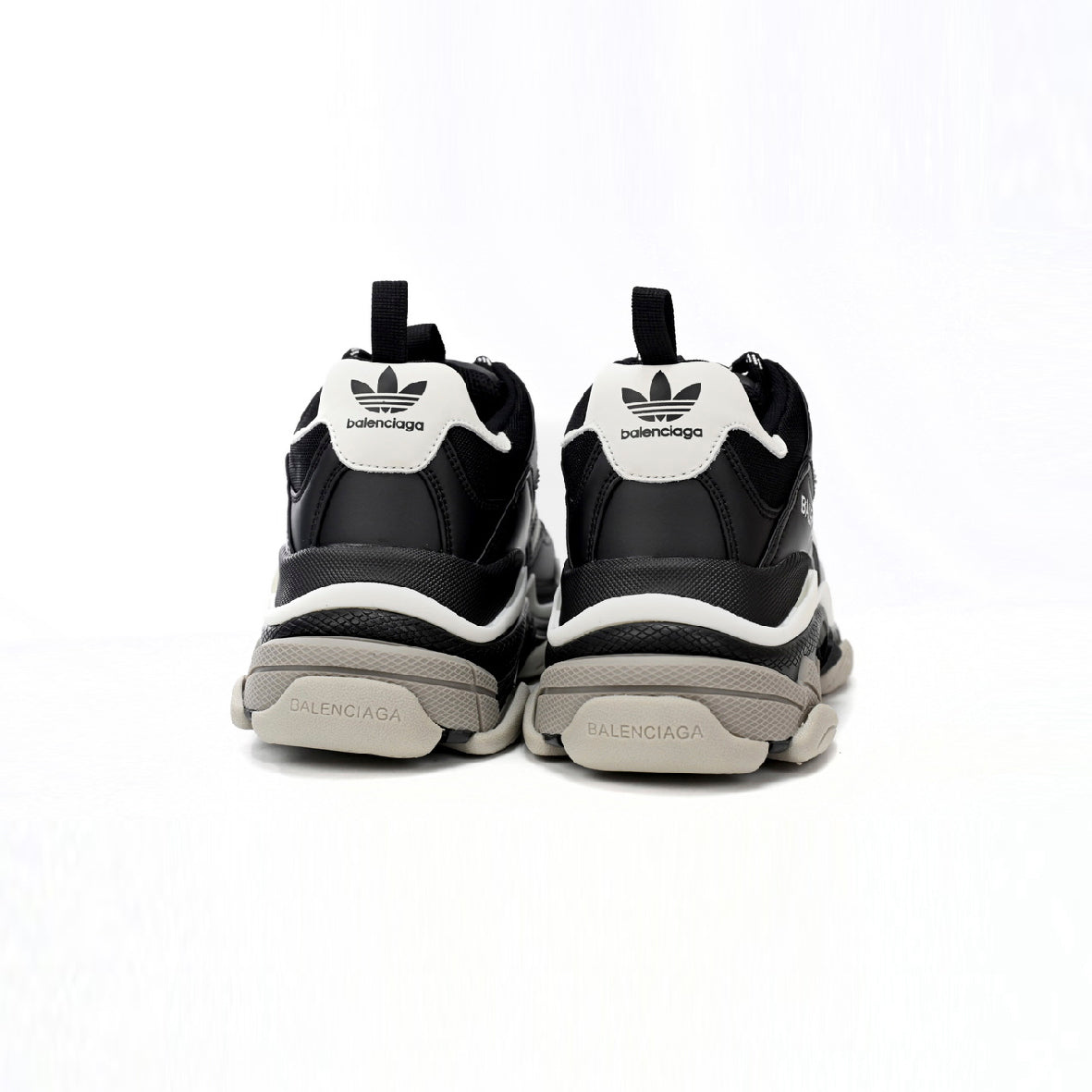 Adidas Triple S Balenciaga Black baskets homme et femme en cuir, mesh et cuir synthétique noir, détail semelle