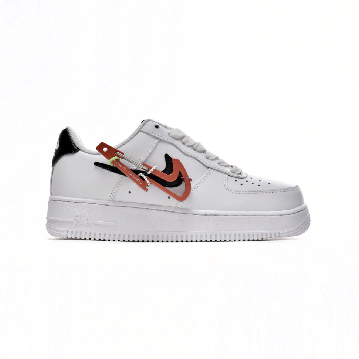 nike air force 1 low carabiner swoosh baskets vue latérale