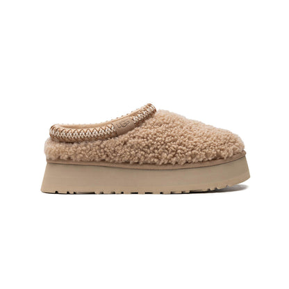 UGG Tazz Maxicurly Sand chaussons à plateforme femme en daim et peau de mouton beige sable, vue de profil