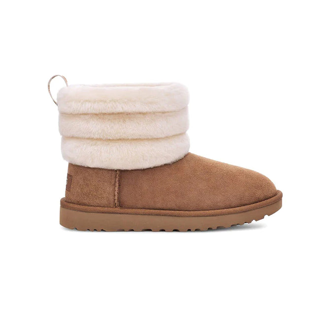 UGG Classic Mini Fluff Quilted Chestnut Brown bottines fourrées femme en daim et peau de mouton marron, vue de profil