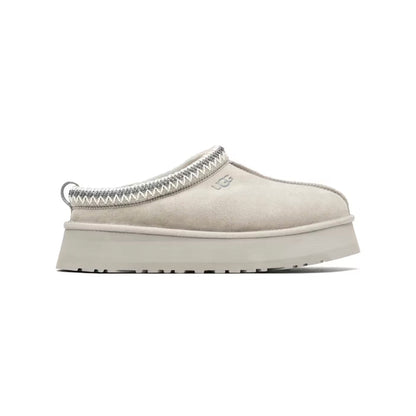 UGG Tazz Seal chaussons à plateforme femme en daim et peau de mouton gris, vue de profil