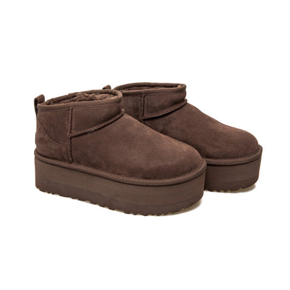 UGG Classic Ultra Mini Plateforme Brown bottines fourrées femme en daim et peau de mouton marron, vue de face