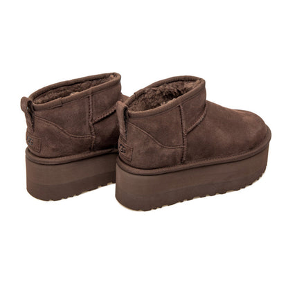 UGG Classic Ultra Mini Plateforme Brown bottines fourrées femme en daim et peau de mouton marron, détail semelle