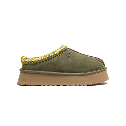 UGG Tazz Olive Green chaussons à plateforme femme en daim et peau de mouton vert olive, vue de profil