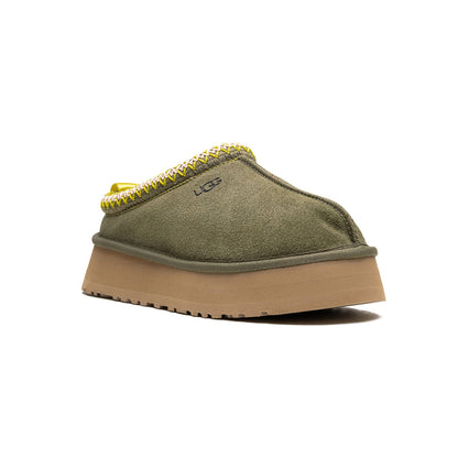 UGG Tazz Olive Green chaussons à plateforme femme en daim et peau de mouton vert olive, vue de face
