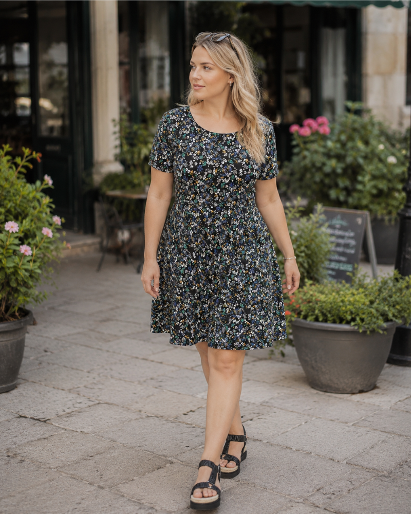 Robe Midi Femme en tissu léger, col rond, coupe moulante – Menvelo