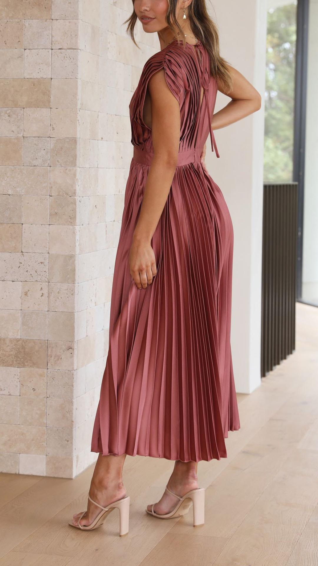 Robe longue plissée élégante pour femme