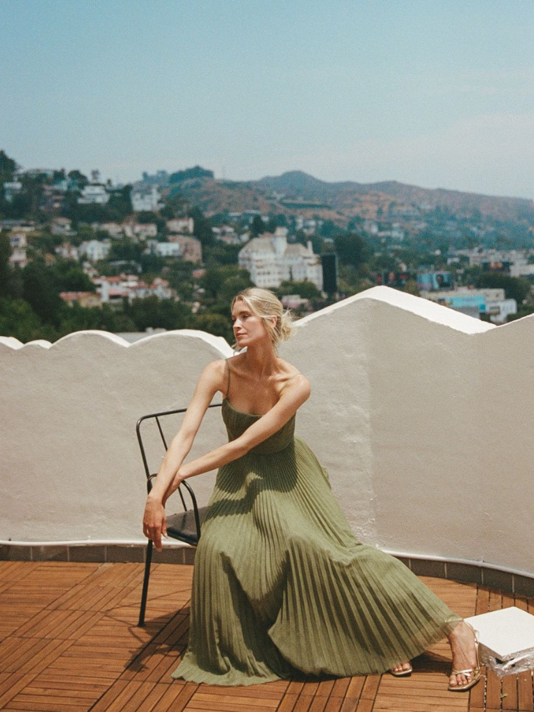 Robe maxi plissée sculptée pour femme