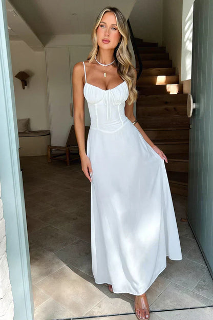 Robe longue portefeuille à fines bretelles pour invitées de mariage