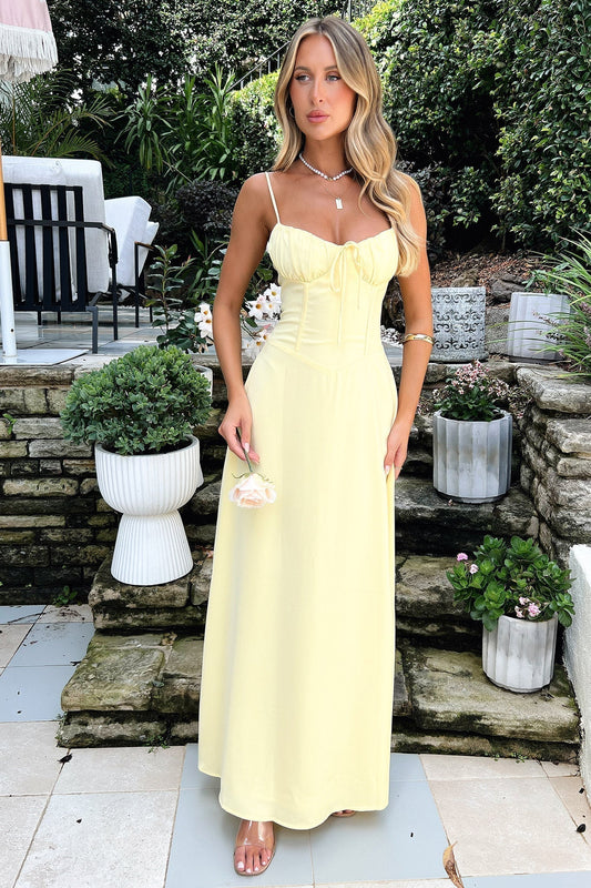 Robe longue portefeuille à fines bretelles pour invitées de mariage