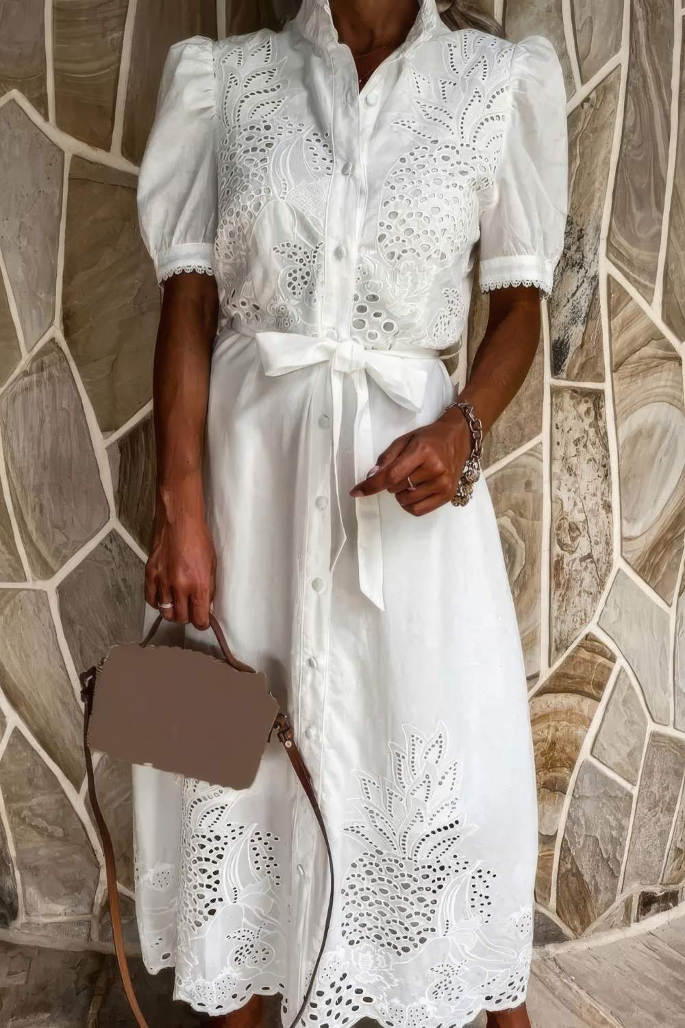 Robe maxi blanche pour femme avec détails à boutons