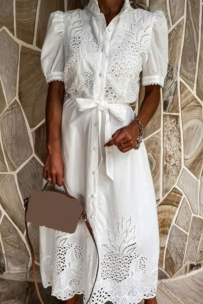 Robe maxi blanche pour femme avec détails à boutons