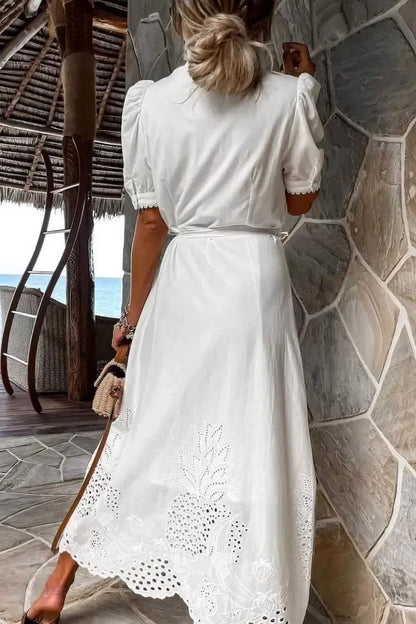 Robe maxi blanche pour femme avec détails à boutons