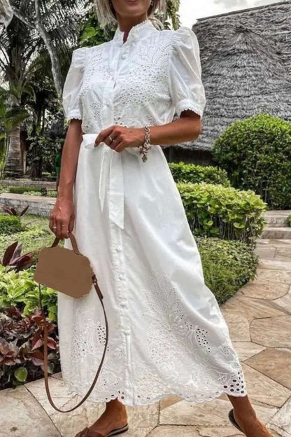 Robe maxi blanche pour femme avec détails à boutons