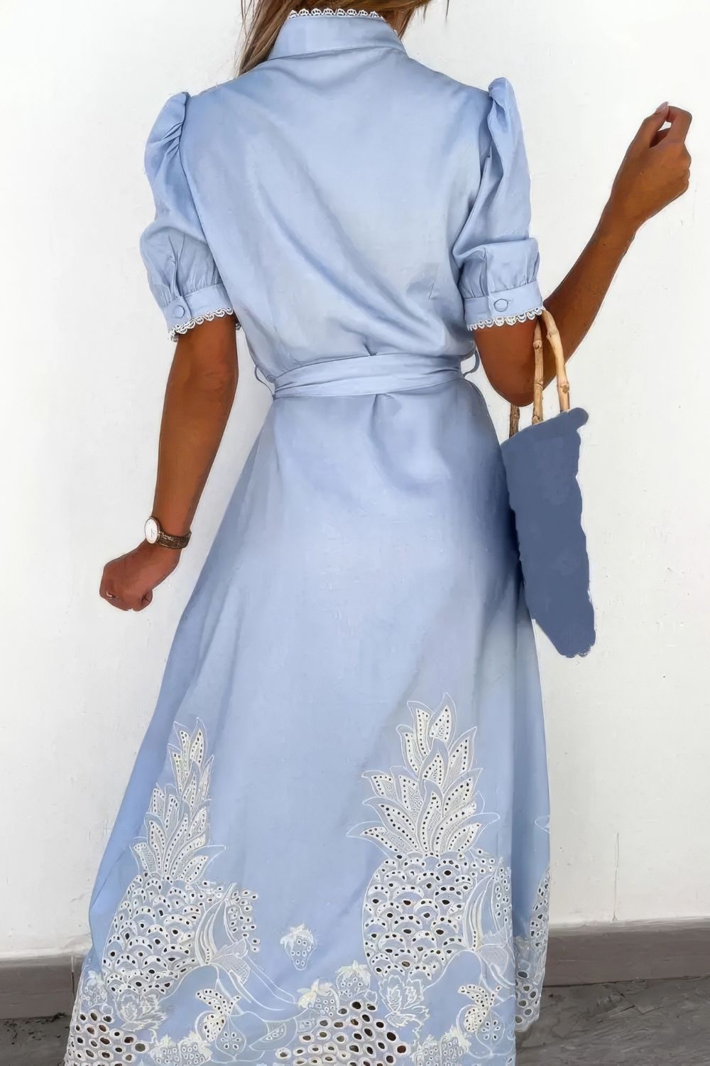 Robe maxi blanche pour femme avec détails à boutons