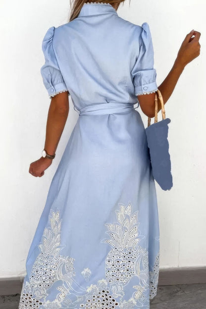 Robe maxi blanche pour femme avec détails à boutons