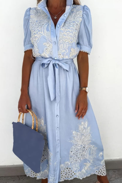 Robe maxi blanche pour femme avec détails à boutons