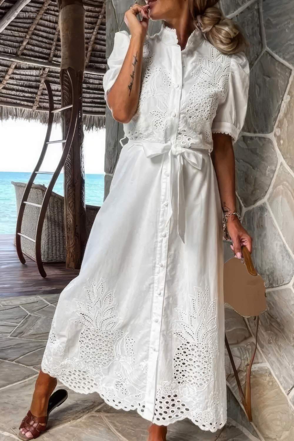 Robe maxi blanche pour femme avec détails à boutons