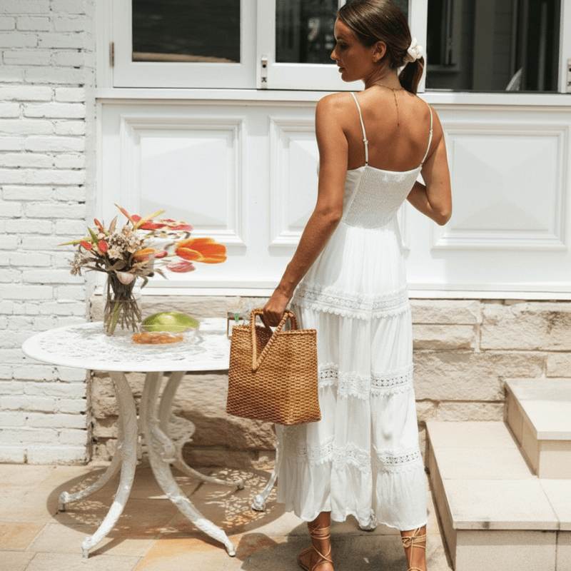 Robe blanche à fines bretelles pour femme