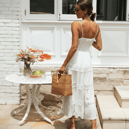Robe blanche à fines bretelles pour femme