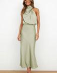 Robe Midi Satinée à Col Halter pour Femme – Coupe Drapée Silhouette Fluide