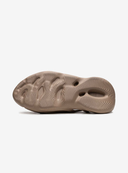 adidas Yeezy Foam RNNR Clay Taupe Sabots Marron Homme Femme - 4
