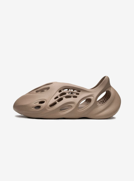 adidas Yeezy Foam RNNR Clay Taupe Sabots Marron Homme Femme - 1