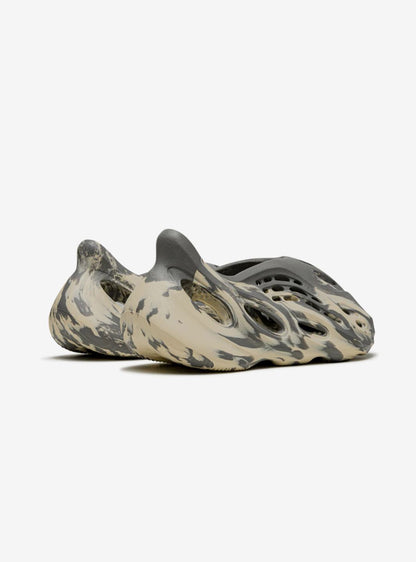 adidas Yeezy Foam RNNR MXT Moon Gray Sabots Gris Homme Femme - 3